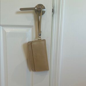 Portland Leather Lily Wristlet in Champagne
